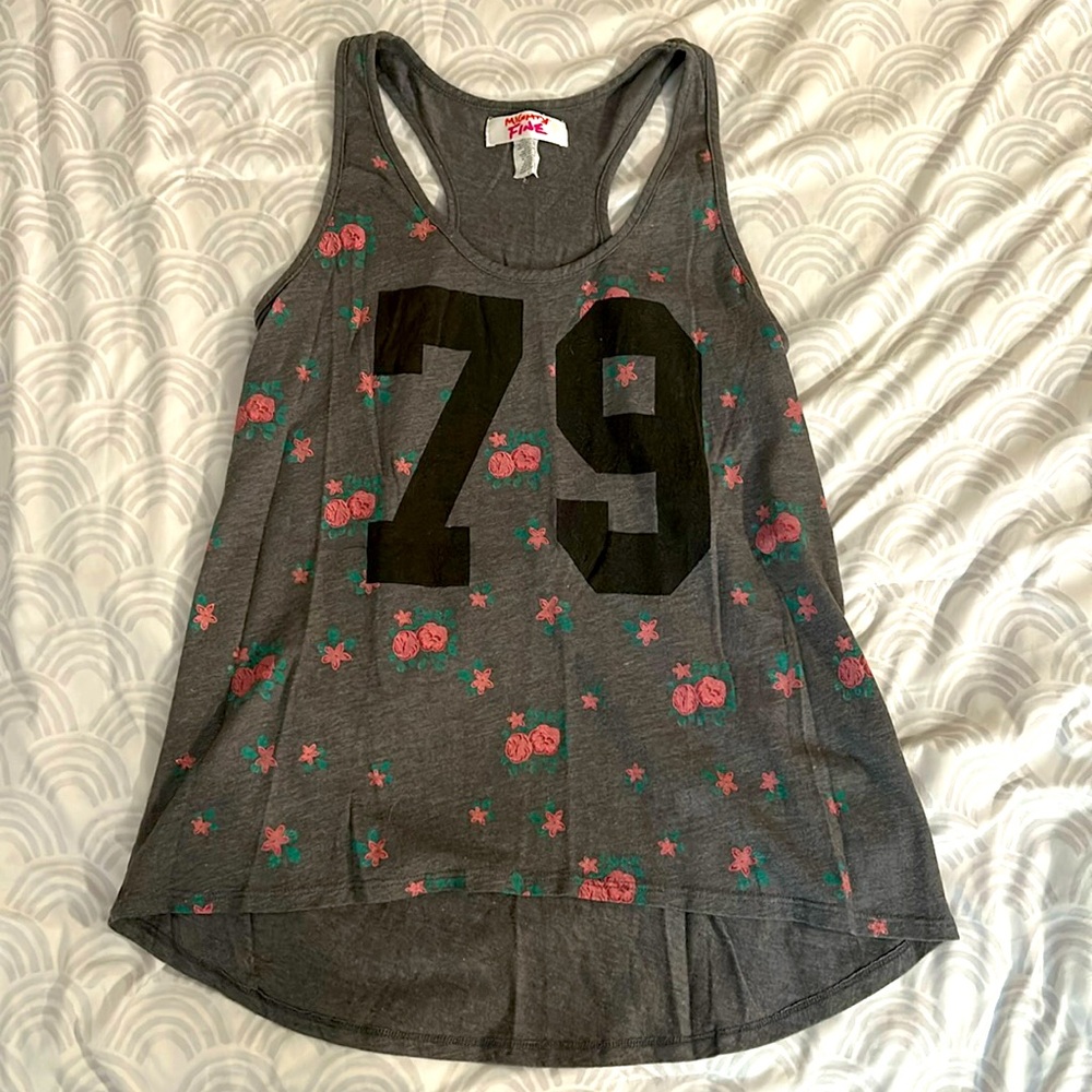 Size large women’s tank top